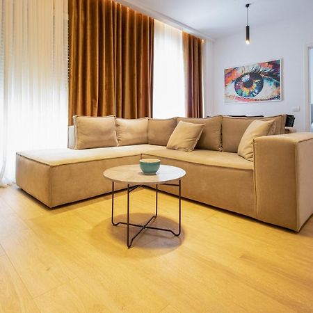 Luxury Rooftop 23 Bed and Breakfast Tirana Exterior foto