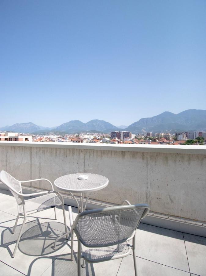 Luxury Rooftop 23 Bed and Breakfast Tirana Exterior foto