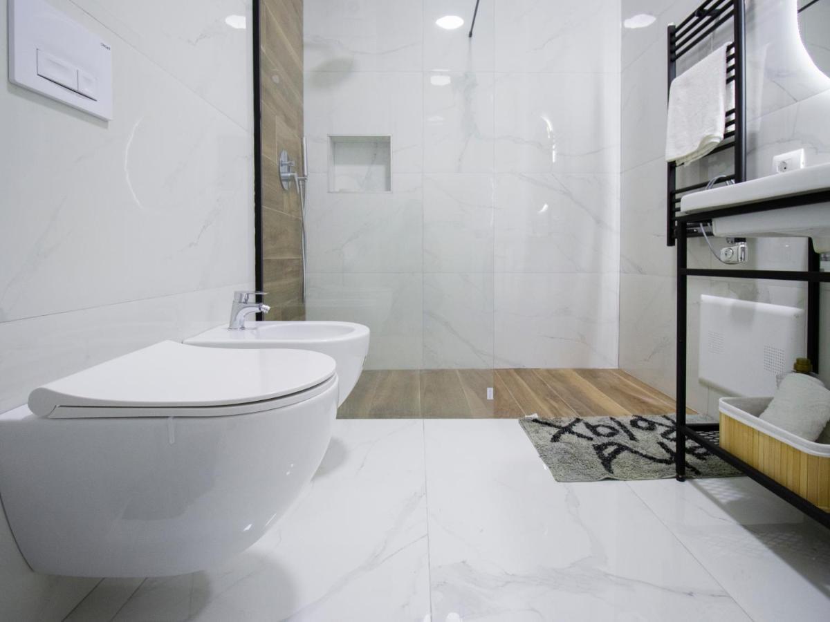 Luxury Rooftop 23 Bed and Breakfast Tirana Exterior foto