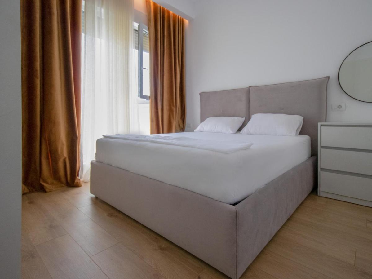 Luxury Rooftop 23 Bed and Breakfast Tirana Exterior foto