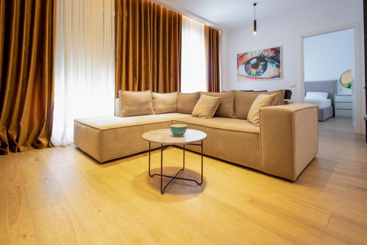 Luxury Rooftop 23 Bed and Breakfast Tirana Exterior foto