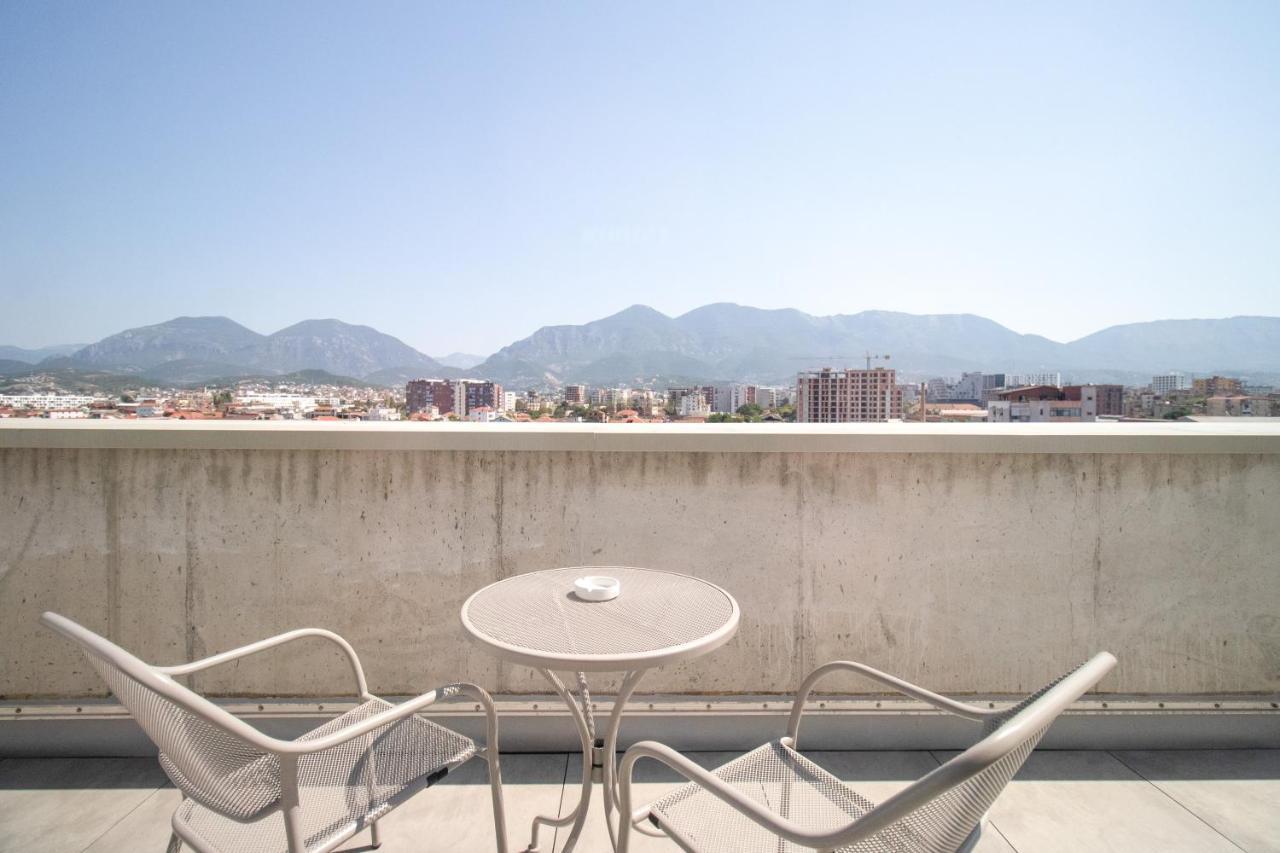 Luxury Rooftop 23 Bed and Breakfast Tirana Exterior foto