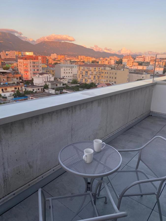 Luxury Rooftop 23 Bed and Breakfast Tirana Exterior foto